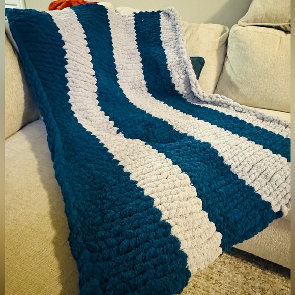 Chunky blanket for sale - Picture 2 of 2